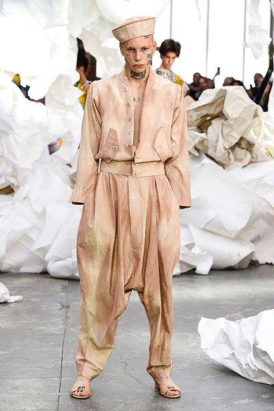 Look 18